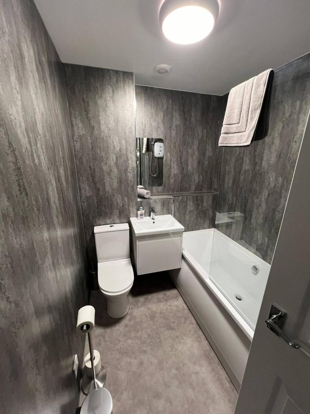 Wow! Seaview Beach Apartment Sleeps 6-Free Parking Борнмут Экстерьер фото